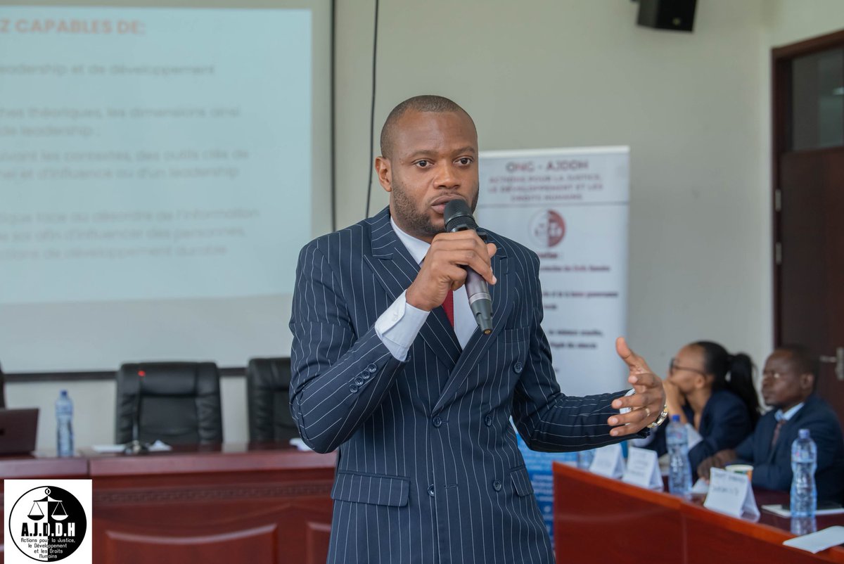 AJDDH6's tweet photo. #Kinshasa:
Les concepts clés, les dimensions et style du leadership, les approches théoriques ainsi que les outils essentiels pour se développer et leader, ont été développés par @BolindeHonore , Facilitateur de la session sur le leadership et le développement personnel. https://t.co/CiTb50zVvm