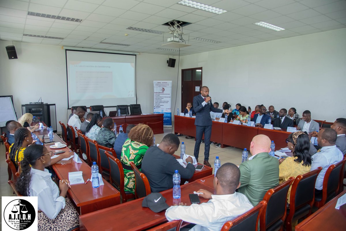 AJDDH6's tweet photo. #Kinshasa:
Les concepts clés, les dimensions et style du leadership, les approches théoriques ainsi que les outils essentiels pour se développer et leader, ont été développés par @BolindeHonore , Facilitateur de la session sur le leadership et le développement personnel. https://t.co/CiTb50zVvm