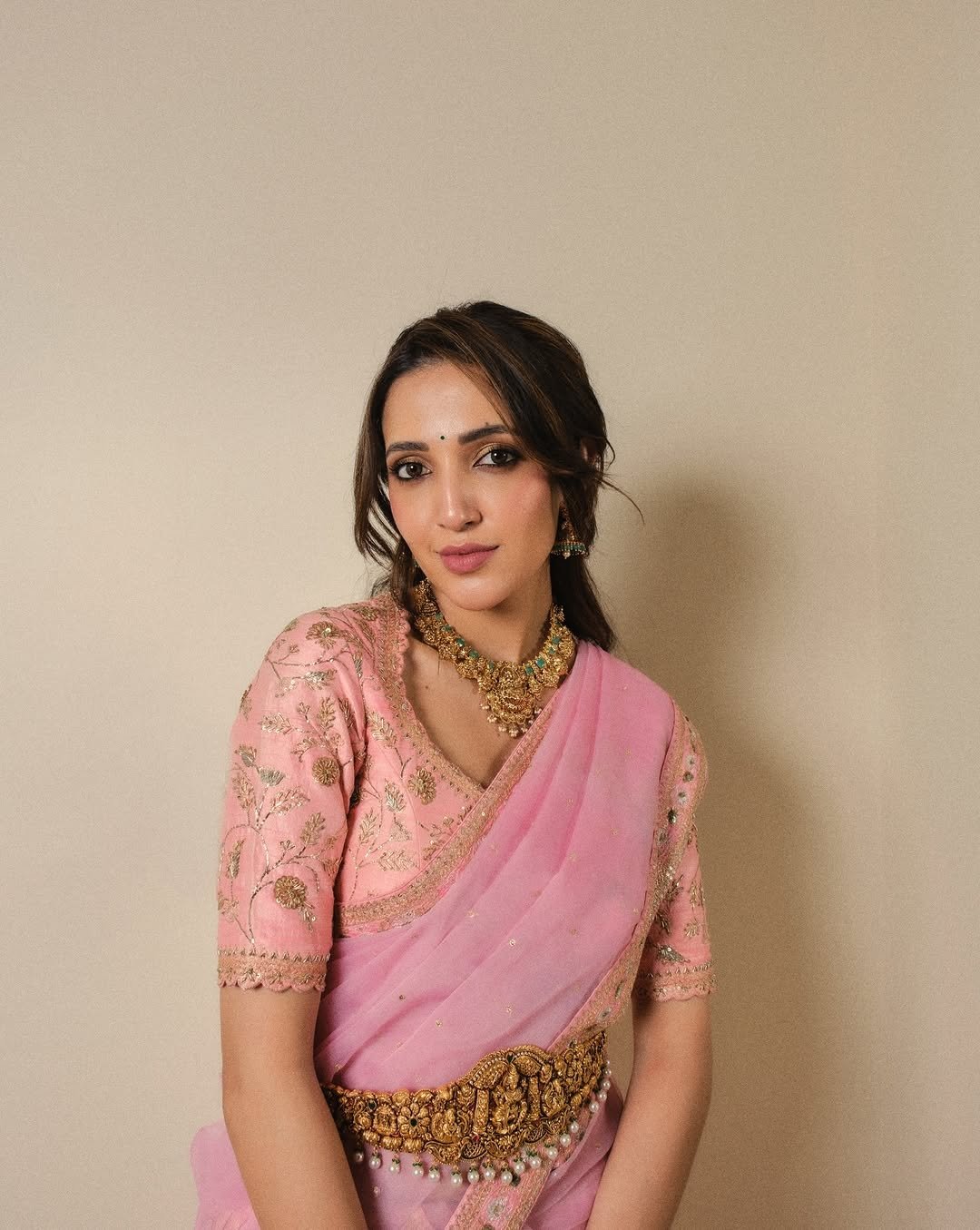 G8dTBURawAA_sTc?format=jpg&name=large