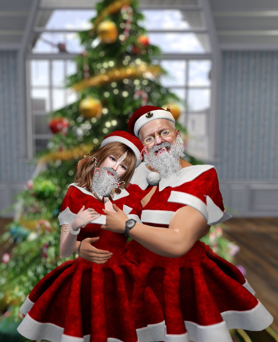 ひとみちゃんのサンタコスで　イチャイチャぱーち〜🤪
ありなより　ボクの方が・・・w