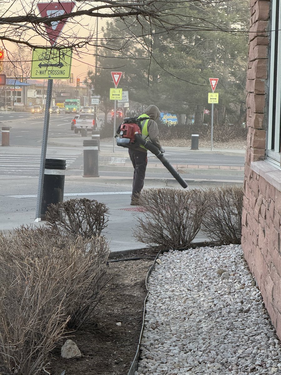 ThePeteCoggan's tweet image. How dumb are we?/Why is Boulder so expensive?!

The power is still out from the +100 mph winds, but fear not! We have our landscape blowers out!!!
#Boulder