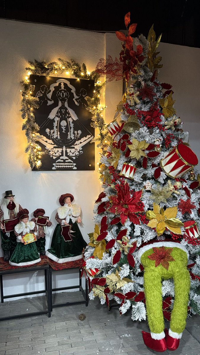MirianSanMon's tweet photo. Les comparto cómo quedó el árbol de #Navidad en casa 🎄

A días de que llegue la #Nochebuena, en casa ya se siente la magia de la #Navidad. Cada luz encendida, cada adorno y cada detalle guarda una historia, un recuerdo y mucha ilusión. https://t.co/I4Iu4AQv2l