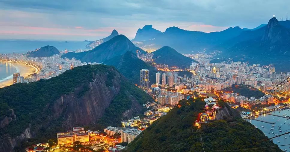 Cidade do Cabo é provavelmente a cidade que mais parece o Rio de Janeiro do mundo – a única outra grande metrópole que também tem essa mistura tão linda de praia, floresta e montanha.

Chega perto do Rio em beleza. Mas, convenhamos, não supera. Não tem nada mais bonito que o Rio.
