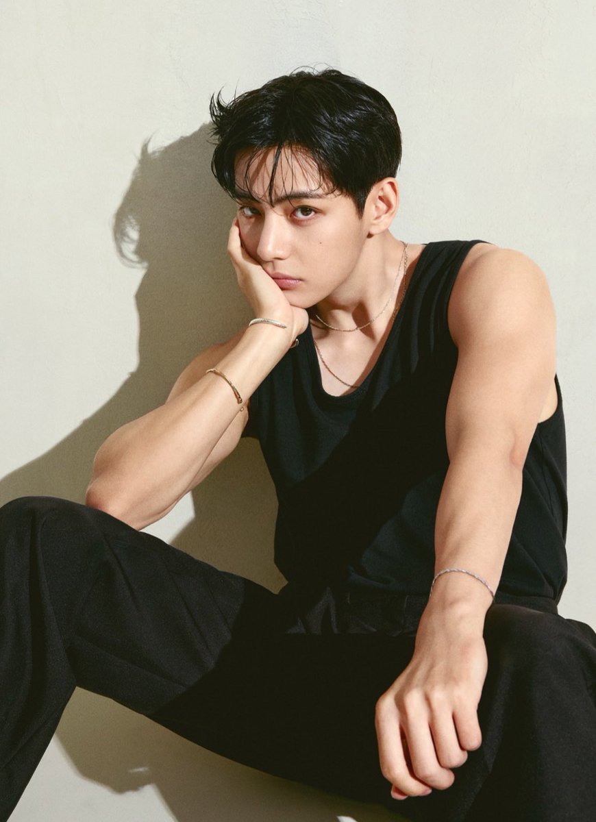 TheePopCore's tweet image. Compose Coffee revealed it hired Taehyung following strong franchisee demand for brand promotion.

Of his 6 BILLION won advertising fee, 2 BILLION won was reportedly covered by franchise owners nationwide, a demand too loud to ignore.