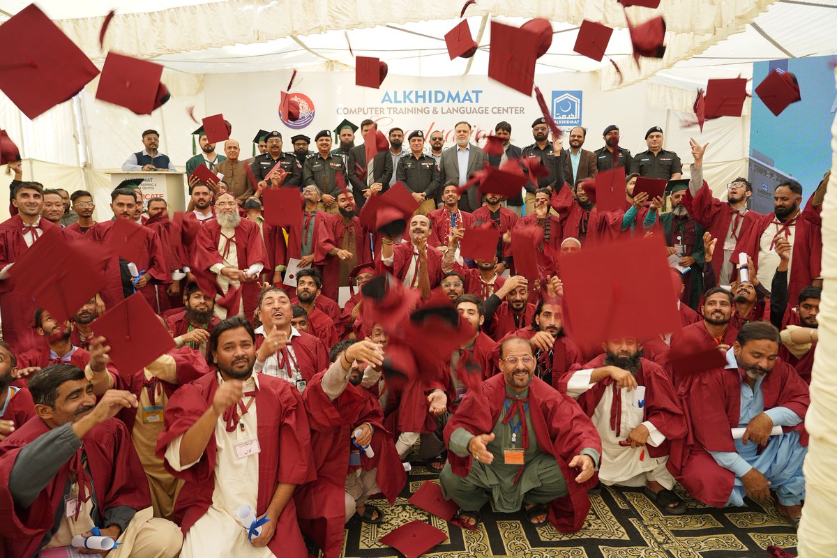 alkhidmatKHI's tweet photo. الخدمت کی ایک اور عملی مثال
الخدمت کے تحت کراچی سینٹرل جیل میں قائم کمپیوٹر ٹریننگ اینڈ لینگویج سینٹر سے 300 قیدی طلبہ نے CIT، گرافکس ڈیزائننگ، انگلش، چائنیز اور عربک لینگویج کورسز کامیابی سے مکمل کر کے اسناد حاصل کر لیں۔
#AlkhidmatKarachi #PrisonRehabilitation #SkillForLife https://t.co/aKQQfnmaAm