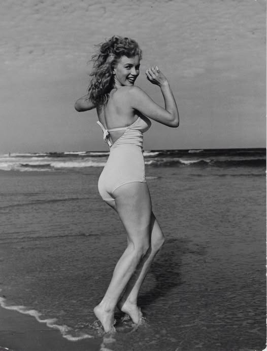 Marilyn Monroe, Tobay Beach, New York (1949)