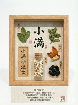 这里的效果其实都是和宝玉老师之前分享的逻辑是一致
的，每个你们看到的最终一幅稳定可被复现的图背后的提
示词其实都需要多轮的迭代和打磨。

我这个场景图的第一版（图一），完全的写实派，可能有些
人也喜欢