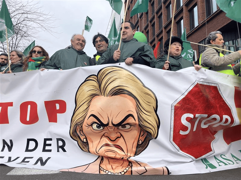 [Manif agricole Bruxelles] 
Des agriculteurs venus de toute l’Europe se sont donné rendez-vous à Bruxelles pour protester contre le Mercosur, le budget PAC et la taxe carbone  
Suivez les dernières infos : terres-et-territoires.com/agriculture/ma…

#AgriculteursEnColère #mercosur #manifbruxelles