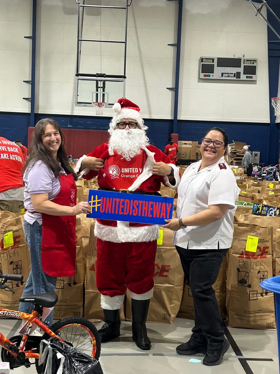 uwoctx's tweet photo. United Way of Orange County's volunteers got into the holiday spirit by helping sort toys for Angel Tree children at The Salvation Army  for Project Angel Tree this weekend.  See all the highlights by visiting the link below 👇

https://t.co/z3TaelokZw https://t.co/Ft32qmvYmW
