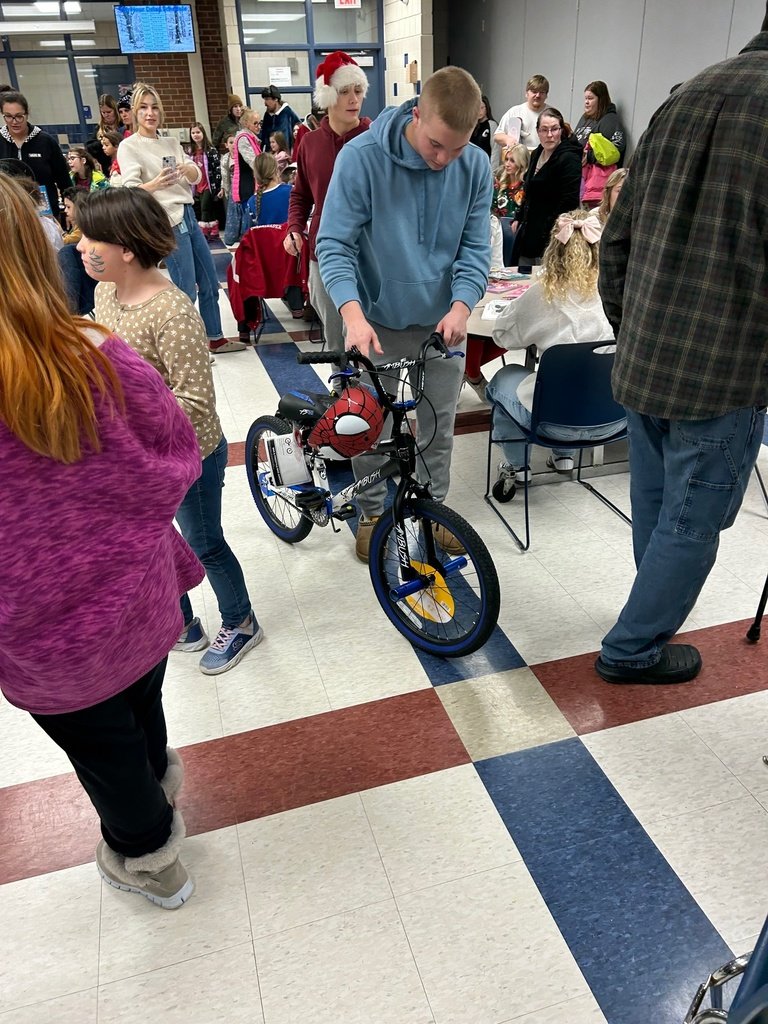 MPASDVikings's tweet photo. The MP Student Council spread holiday cheer in a BIG way!
Our Christmas Toy Drive served 90 families and gave away $5,000+ in toys.

Face painting, play stations, and coloring—run by our amazing students—made it a fun day for everyone. Huge thanks to our generous sponsors! ❤️�� https://t.co/006SGJkpHZ