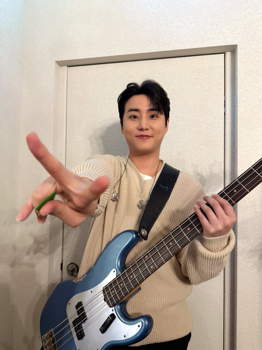 따스한 겨울이란 마법에 빠지는 날 영현이의 생일 축하해❤️💚 널 사랑하는 사람들 사이에서 가장 행복한 하루 되기를🍀💕 
#겨울에_피어난_영현아_생일축하해
#HAPPY_YOUNGK_DAY