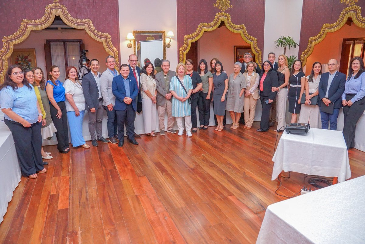 Agradezco la invitación al II Consenso sobre Prevención del Virus Sincitial Respiratorio.
Prevenir es invertir en equidad, calidad de vida y futuro.
Cada internación evitada y cada niño protegido significan menos angustia para las familias y un sistema de salud más humano.