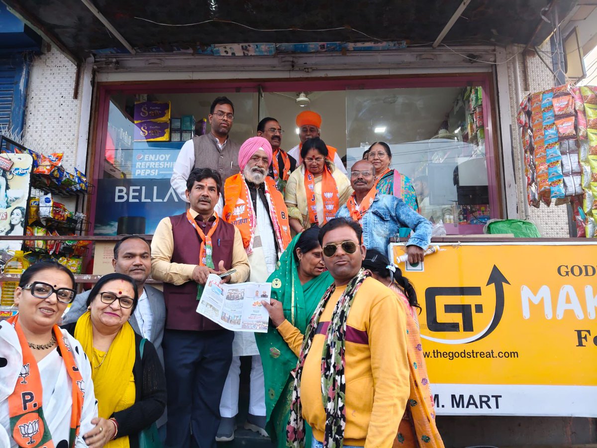आज बीकानेर प्रभारी, पूर्व मंत्री व प्रदेश उपाध्यक्ष श्री सुरेन्द्रपाल सिंह टीटी ने राजस्थान सरकार के सफलतम दो वर्ष पूर्ण होने के अवसर पर “सुशासन पखवाड़ा” के अंतर्गत बीकानेर पश्चिम विधानसभा के जसुसर मंडल में परशुराम गेट पर विधायक श्री जेठानंद व्यास के साथ पत्र वितरण, रथ स्वागत एवं