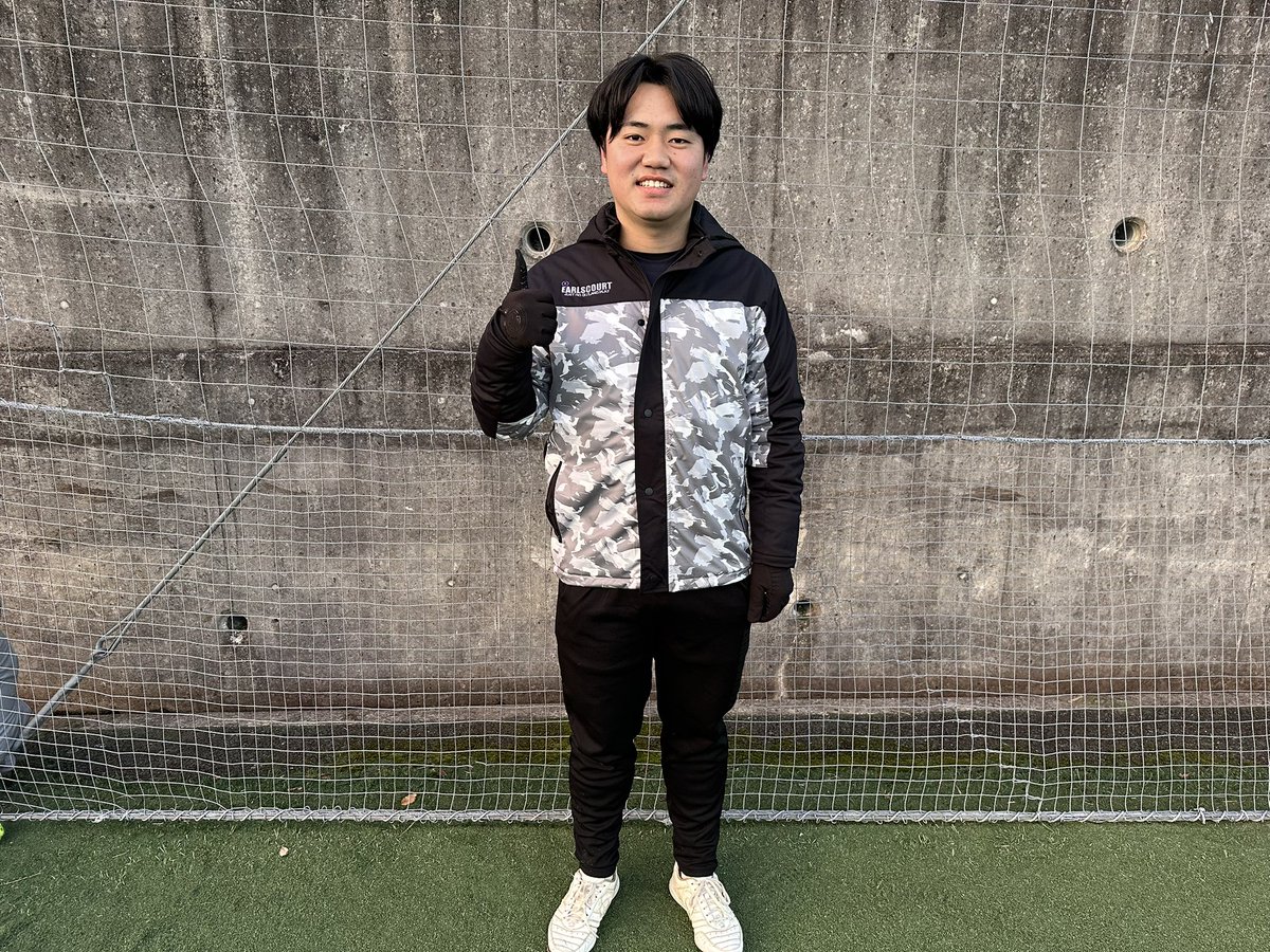 Trainer_Kanta's tweet image. 毎日投稿795日目

今年の冬もEarls Courtの服をたくさん着させてもらっています‼️

外でのトレーナー活動やコーチ活動で使っています！

素材やデザインがとても良いので、是非着てみてください👍

 #EarlsCourt
 #河越貫汰