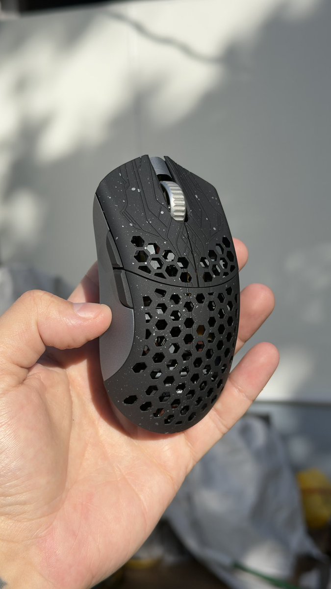 NachoCustomz's tweet image. Graphite and silver ulx with Magnesium hump. 😄 before and after