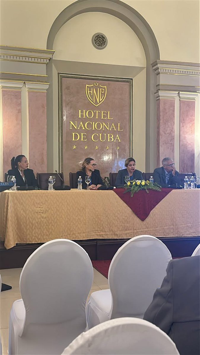 Representantes del MININT en el evento Serie de Conversaciones #Cuba en la política exterior de EEUU: Las autoridades cubanas mantienen la voluntad de fortalecer la cooperación profesional y efectiva entre #Cuba y #EE.UU. en los mecanismos de aplicación y cumplimiento de la ley.