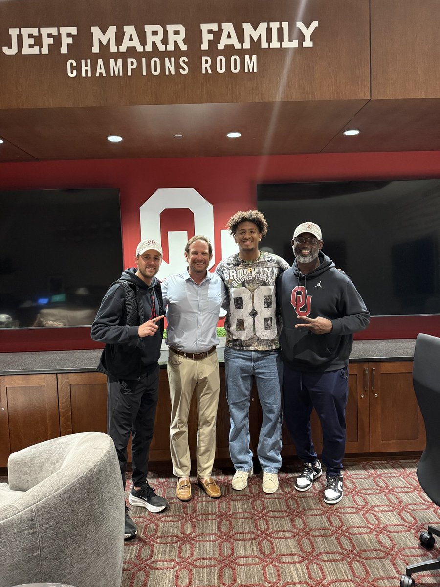 New #Sooners On3 🏈 RPM Prediction

⭐⭐⭐⭐ 2027 EDGE Taven Epps
📏 6'4" / 235
🏫 Tustin HS (Tustin, CA) 
🎚️ 60
✍️ By Chad Simmons
🎤⬇️ Director of Recruiting

Profile: on3.com/rivals/taven-e…

#OUDNA27