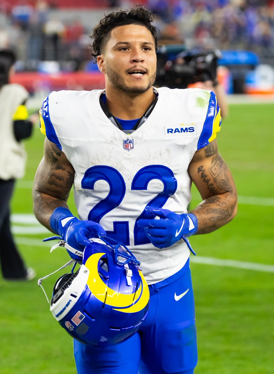 Underdog's tweet image. Blake Corum is averaging 9.3 yards per carry since Thanksgiving.

30 carries
280 yards
4 TDs

He's the first Rams RB to average &amp;gt; 8.0 YPC across a 3 game span (min. 25 carries) since Marshall Faulk.