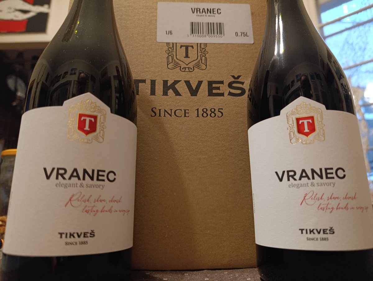 helmutdukadam86's tweet image. Da li se sećate da sam ovde kritikovao Tikveš što nema njihovog osnovnog 0.75 Vraneca u Srbiji koji je premijum vino sa dobrom cenom.  E maločas zvoni telefon, komšija siđite po vino, kad ono komercijalista Tikveša i ultra gospodski potez, karton tog vina na poklon. Bravo Tikveš!