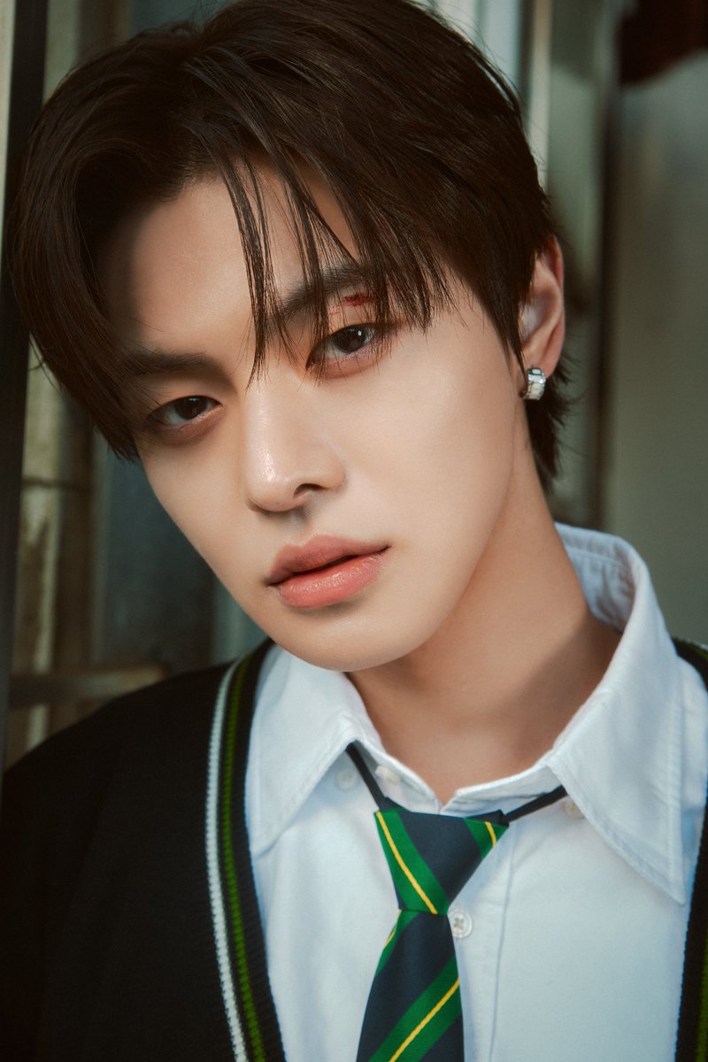 ALD1_official's tweet image. ALPHA DRIVE ONE 'EUPHORIA' Concept Photo (JEWEL CASE ver.) #LEO

ALPHA DRIVE ONE (알파드라이브원) THE 1ST MINI ALBUM 【EUPHORIA】
➫ 2026.01.12 6PM (KST)

💿 Pre-Save Now
lnk.to/ALD1_EUPHORIA

#ALPHADRIVEONE #ALD1
#알파드라이브원
#LEO #리오
#EUPHORIA #ALPHADRIVEONE_EUPHORIA