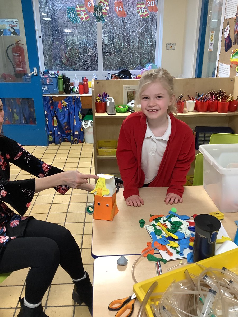 Puffins had so much fun making their pneumatic toys today! When we inflated the balloon their mouths popped open.