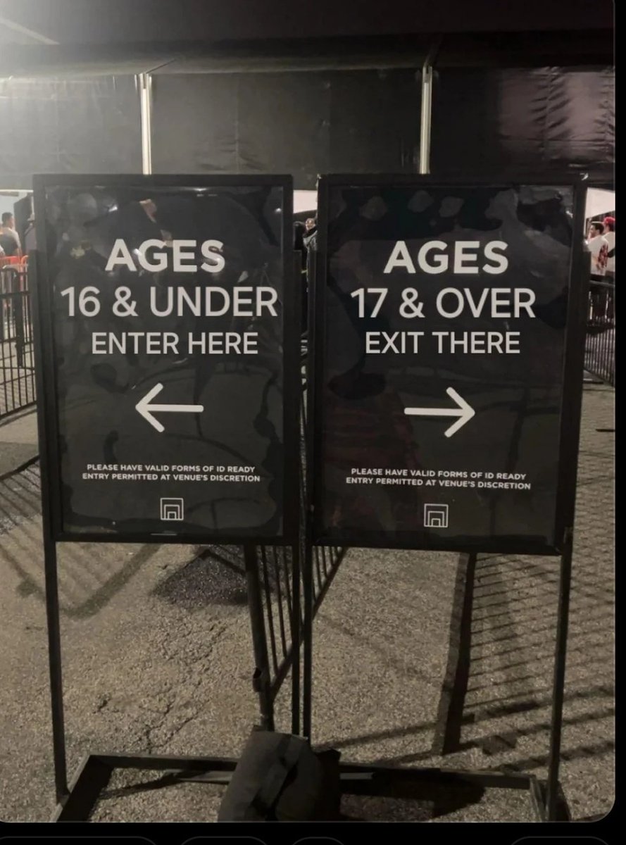 Wtf Ich war grad bei einem Meet &amp; Greet von @iblali und das Stand vor dem Eingang ????