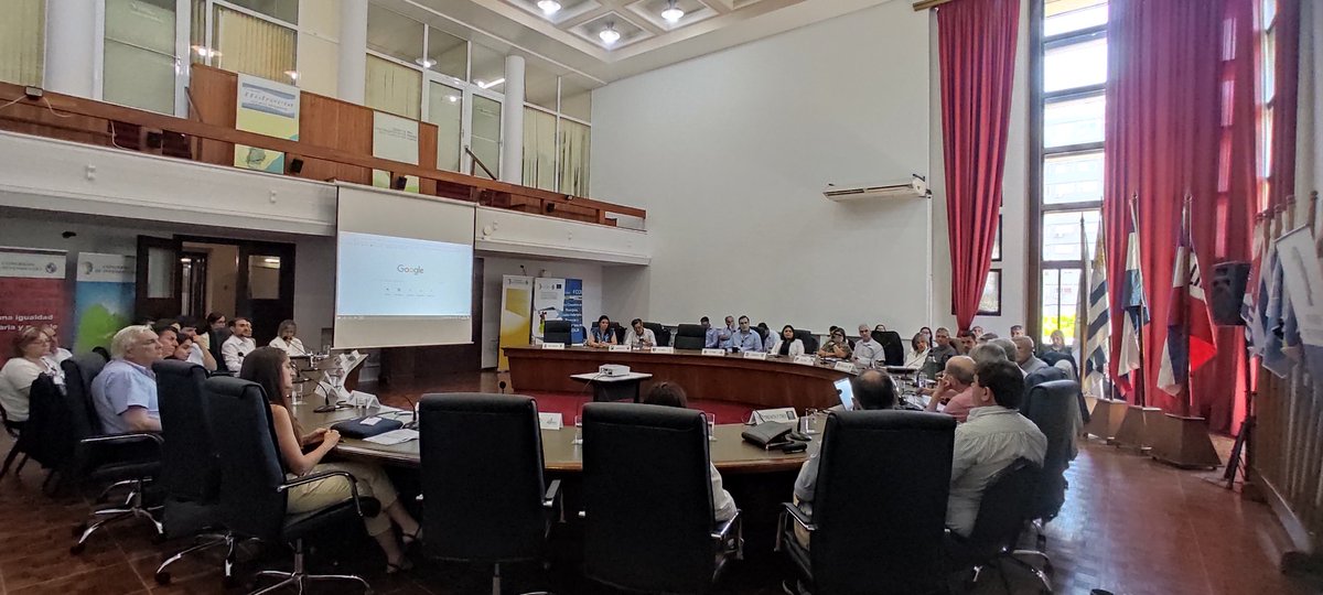 cintendentesuy's tweet image. En este momento se realiza la Reunión de Directores de Tránsito en la sede del Congreso de Intendentes. Se analizan procedimientos del Permiso Único de Nacional de  Conducir #Punc, multas de tránsito y empadronamientos de vehículos.