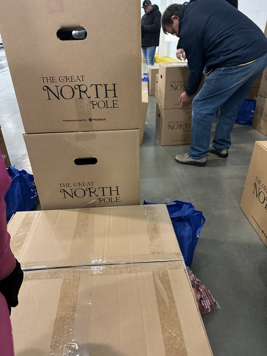 Last week, our team spread holiday cheer in both Fargo and Grand Forks. The Fargo office helped load gift boxes for families in need during <a href="/greatnorthpole/">The Great North Pole</a>'s Week of Giving, while our Grand Forks crew packed bags of food for children with <a href="/UnitedWayGFEGF/">United Way of Grand Forks, East Grand Forks & Area</a>. ❤️