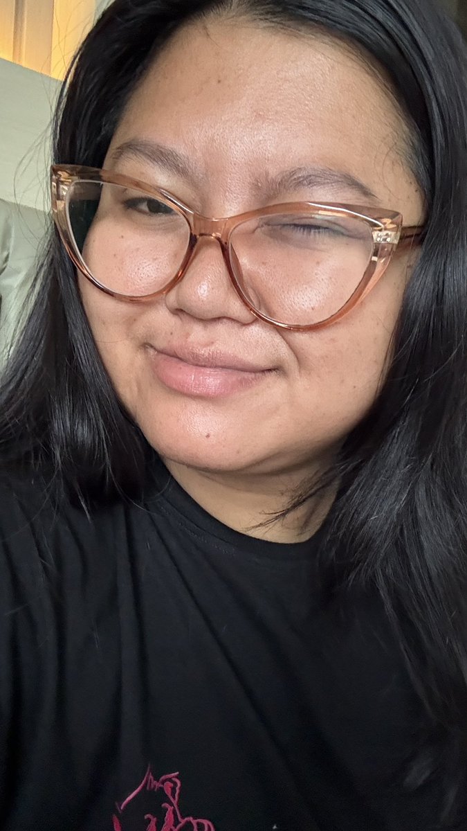 ggomhyeok's tweet photo. @dearchaniee skinprep yg bener duluu.. aku biasanya pake essence + serum itu udh lembab, tunggu sampe meresap bgt baru pake cushion, terus bedak tabur, terus bedak padat.. oh ya jangan tebel-tebel karena bisa ngecrack.. tipis aza kek natural tp makeup #nosensor https://t.co/ktxpHEacig