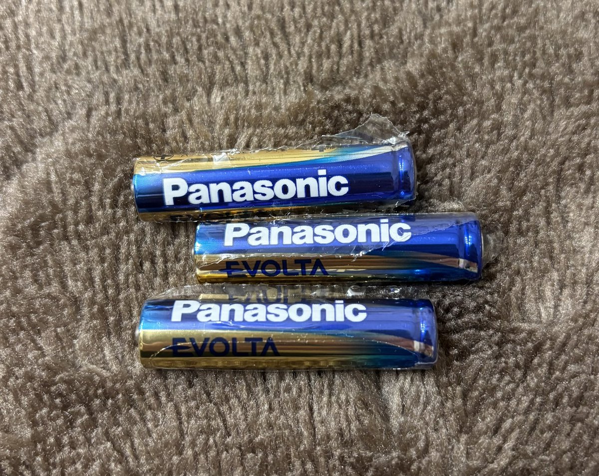 mokopo_y's tweet photo. #Panasonic さまの単四電池! #EVOLTA くん!
一枚ビニールを剥がして、#ラフラフ のペンラ用に3本だけ持ち歩きたい時にも、個包装されていてショートが防げる😆✨便利! https://t.co/A4F8Ys784Y