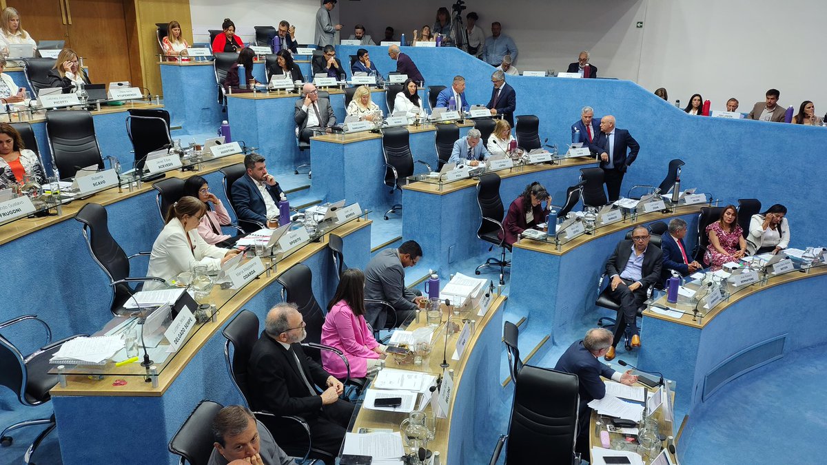 Estamos en <a href="/LegislaturaRN/">Legislatura de Río Negro</a> debatiendo el presupuesto y todo el paquete fiscal para el ejercicio 2026 🙌🏻✅

Hay modificaciones y baja de impuestos. Y un presupuesto que en términos porcentuales es 34% más alto respecto del ejercicio anterior. Esto impactará en más obra pública y