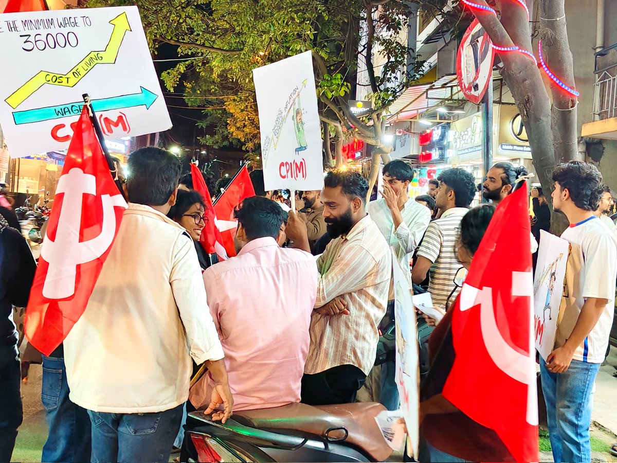 TheVangua_rd's tweet photo. CPI(M) IT Front comrades conducting pamphlet distribution in Bangalore as per the call of CPI(M) State Committee on people’s issues. Campaign will culminate in a massive gathering in Bangalore on December 21 at 10:30 AM at Freedom Park, in which tens of thousands will participate https://t.co/7zj6G05SCw