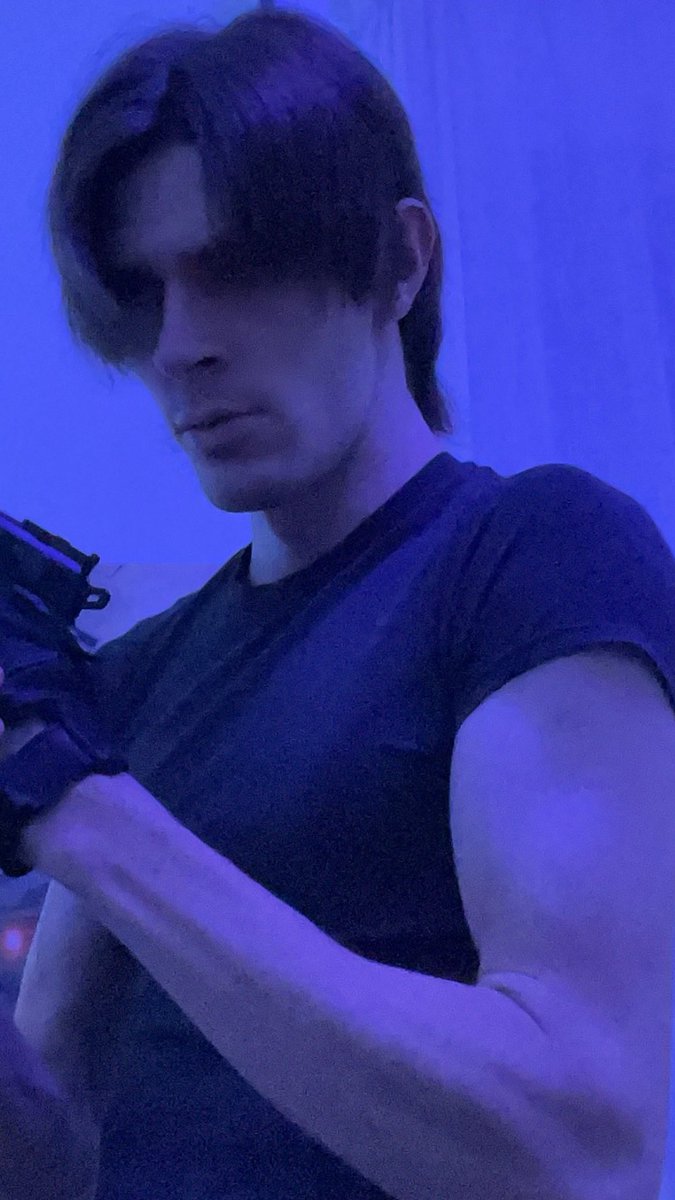 True_Maxissimo's tweet image. #LeonKennedy #ResidentEvil #ResidentEvil4Remake #ResidentEvil9 cosplays