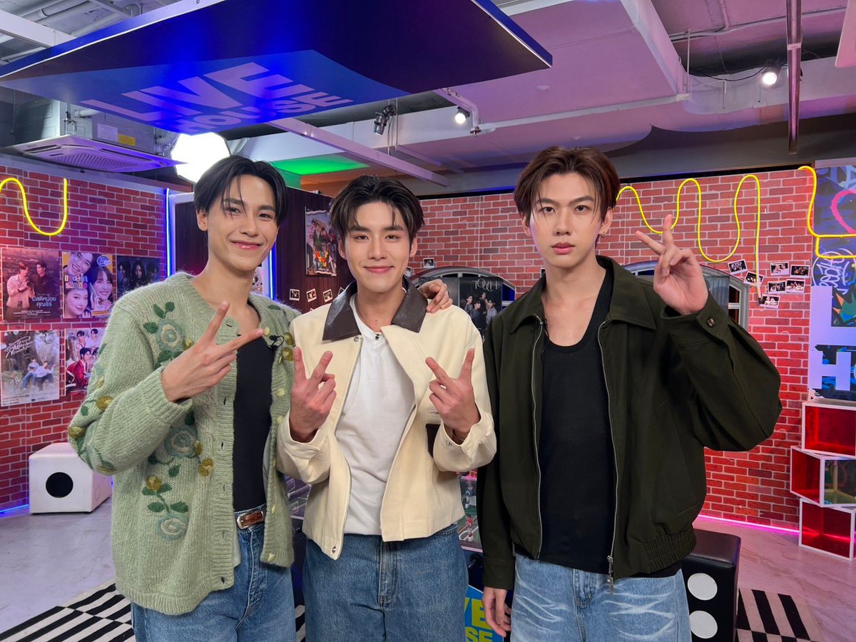#GMMTVLiveHouse
It's here today! Junior is ready to chat with Leng and Stamp. If you're ready, let's go! 🔮✨

YT: youtube.com/live/_tMVqi-Qb…
TT: vt.tiktok.com/ZSHKJomv4eXJ9-…

LIVEHOUSE X LENG 
#LengThanaphon