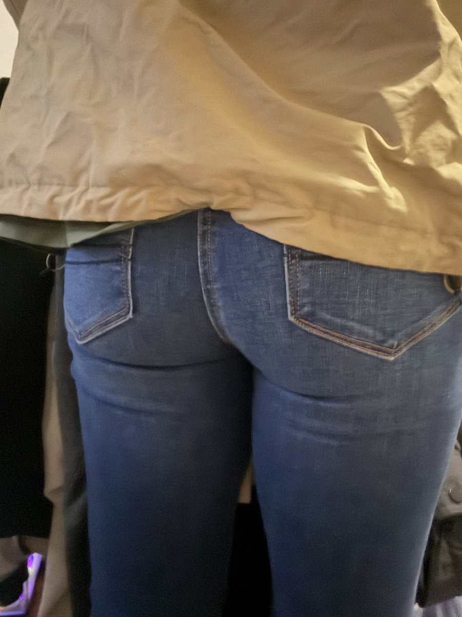 天气冷多穿衣服这一块。

#男の娘 #紧身牛仔裤 #女装男子  #緊身牛仔褲 #Skinnyjeans  #sissy #Femboy #tightjeans #jeans #bigass #jeansass