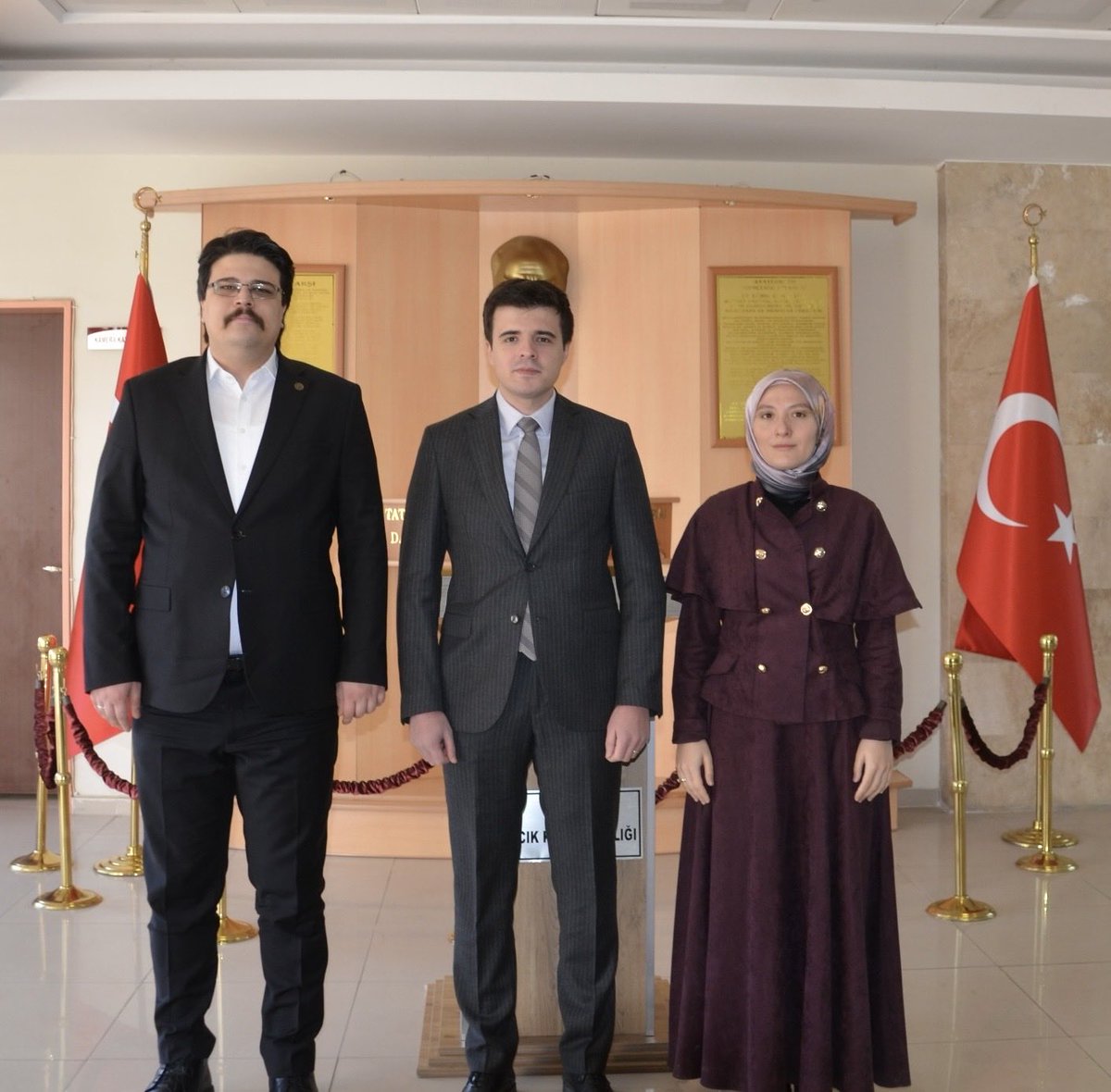 Çayıralan Kaymakamı Sayın Esma ATASEVER SAĞIROĞLUGİL ile Çandır Kaymakamı Sayın Muammer Oğuzhan YÜCE, İlçe Kaymakamı Sayın KORALP’e hayırlı olsun dileklerinde bulundular.

İlçe Kaymakamı Sayın  KORALP, ziyaretlerinden dolayı Sayın  SAĞIROĞLUGİL ve Sayın YÜCE’ye teşekkür etti.