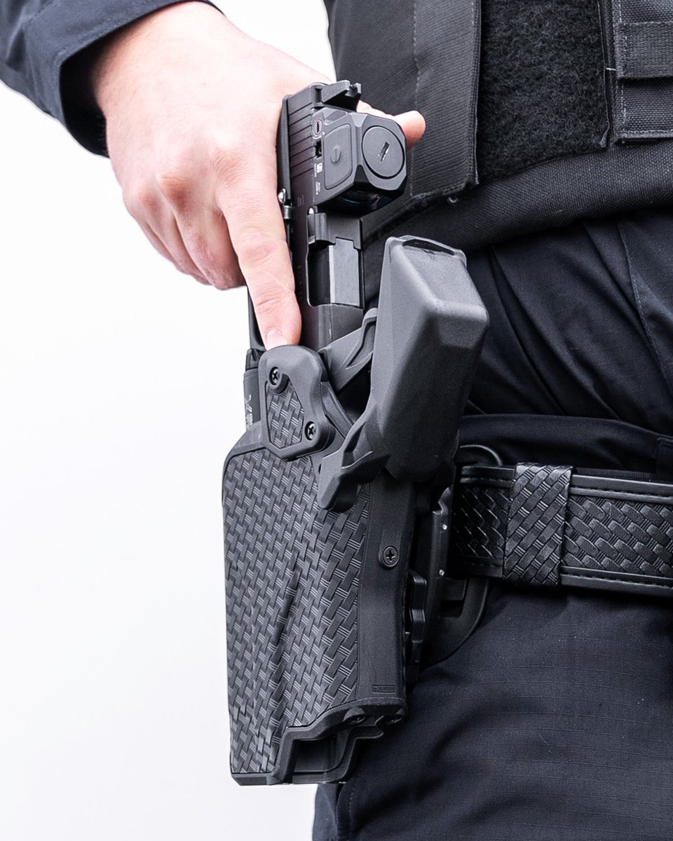 Blade_Tech's tweet image. VALOR® DUTY HOLSTER

Designed with patrol in mind, from multiple ride height mounting options to an injection-molded basketweave finish that matches issued gear.

AXON Signal Sidearm compatibility and modular features round out a system built for real-world law enforcement use.…