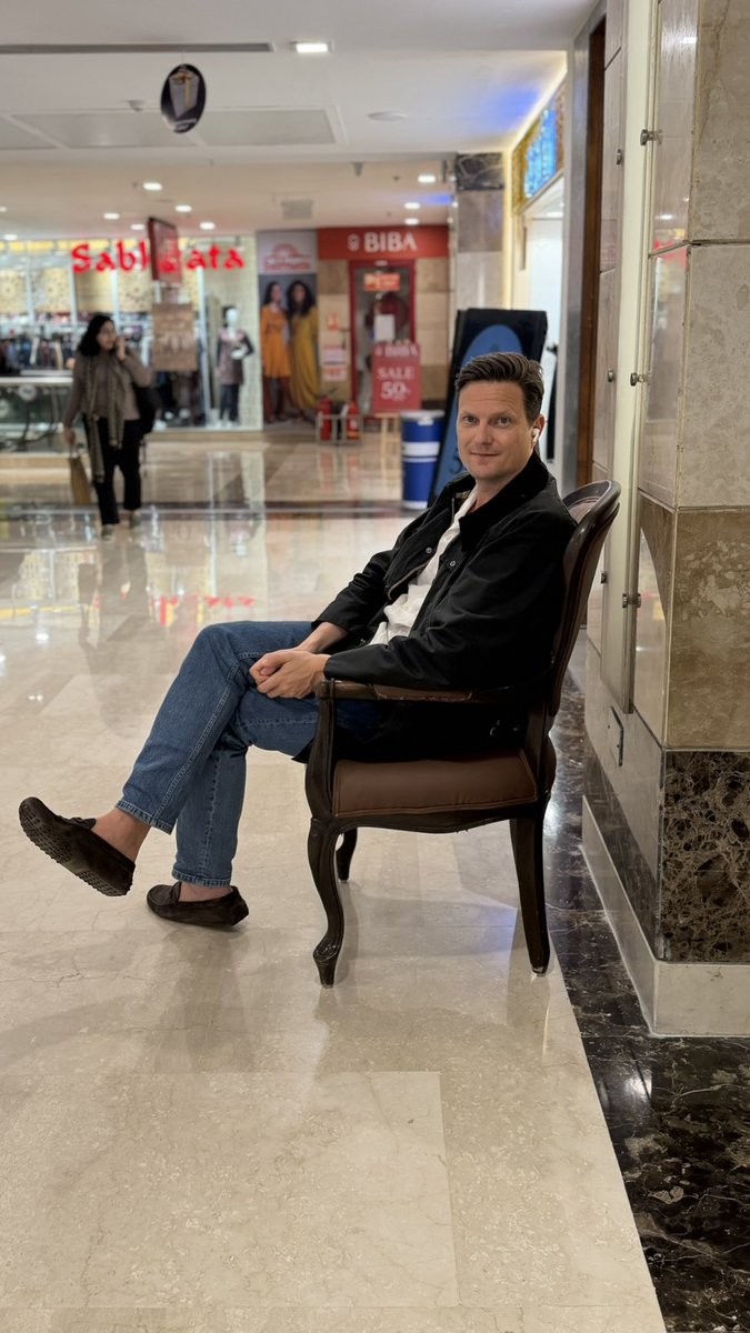 barnabyrobson's tweet photo. Day one in India and I encounter the “Husband Chair”: a small throne on which the superfluous male is parked while the serious business of shopping proceeds. A triumph of civilisational realism. https://t.co/KMZQgblJu0