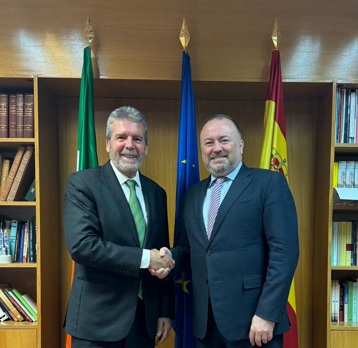 Reunión en la Embajada de Irlanda ebspain.es/index.php/estu… a través de <a href="/Ens_bilingue/">Enseñanza Bilingüe</a>