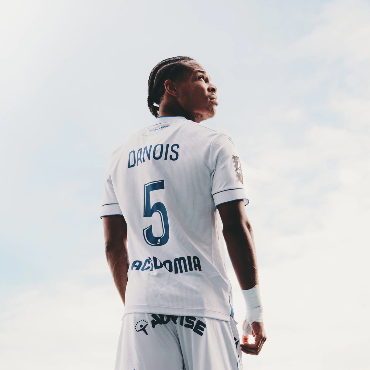 AlejandroEPC's tweet image. 🇫🇷 Kévin Danois (CM, '04).

— Alta efectividad en pases medio-largos.
— Gran uso de perfiles para controlar y soltar.
— Resistente a presión y agresivo en giros/amagues.

Versátil para adaptarse como llegador o distribuidor en 1ra/2da fase, donde habita una gran productividad.