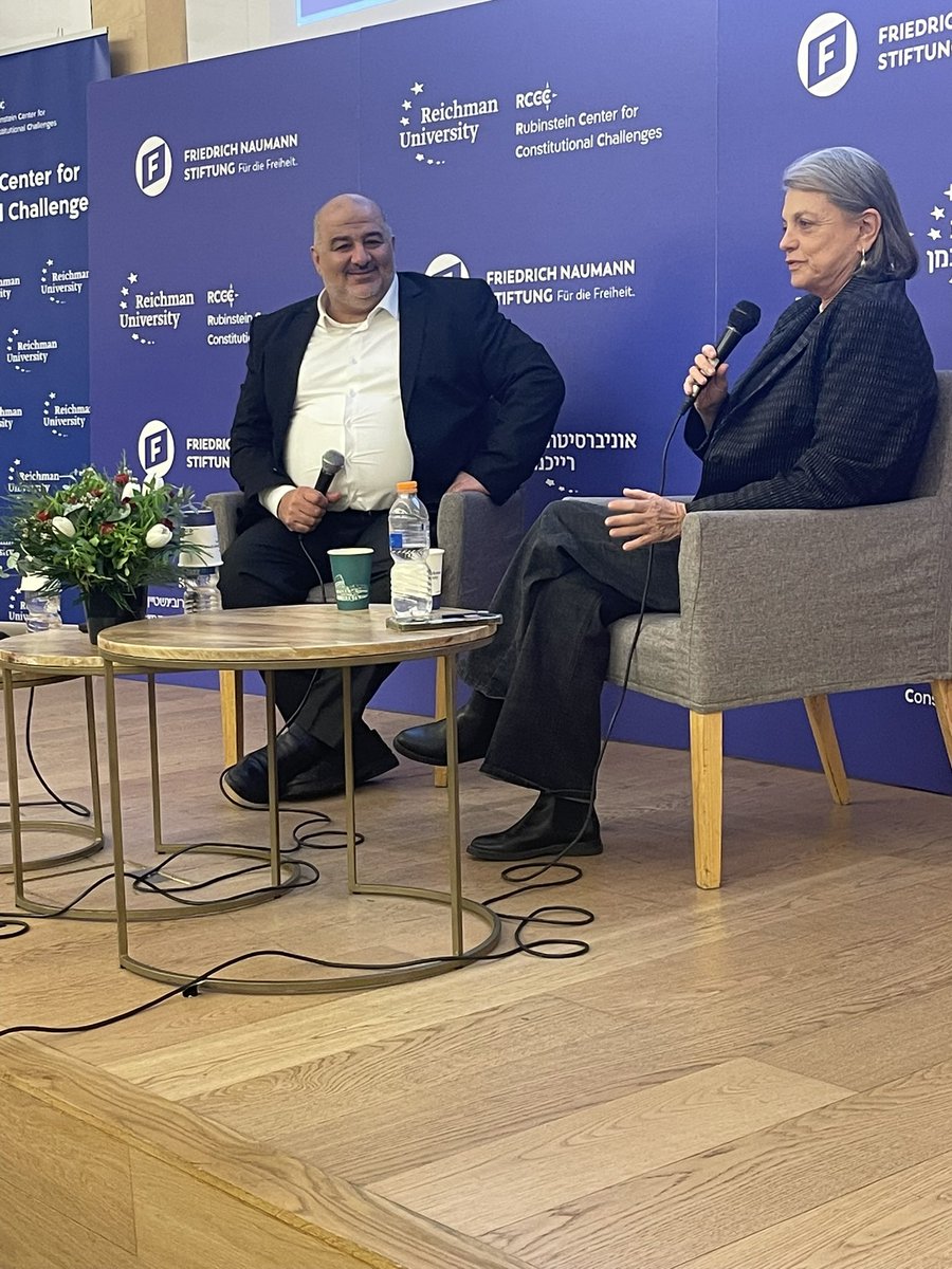 Bei einer Tagung an der Reichman-Universität in Israel traf ich Mansour Abbas wieder. Ich kannte ihn noch aus Studientagen – aus einer radikalen Phase. Die Bewegung, der er damals angehörte und der er bis heute angehört, hatte mich selbst radikalisiert; ideologisch stand sie der