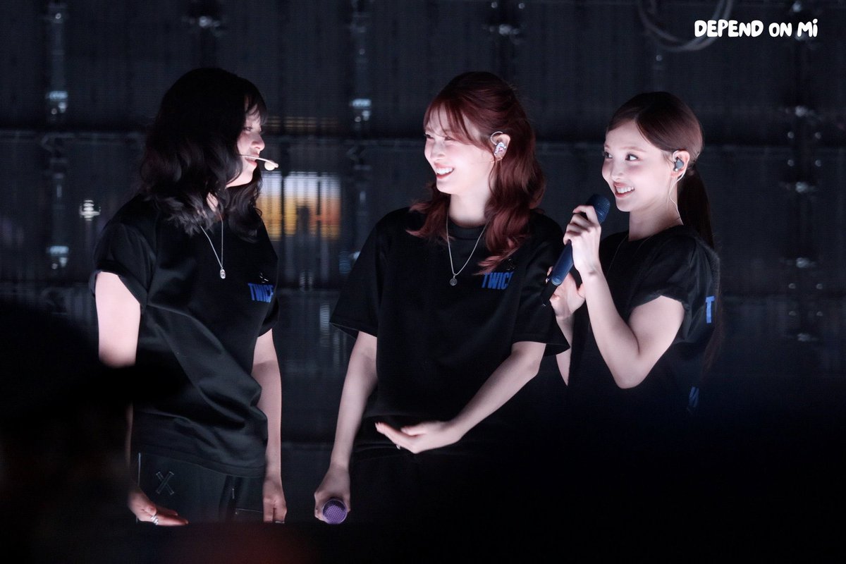 JEONGYEON SULKING HAHHAHA