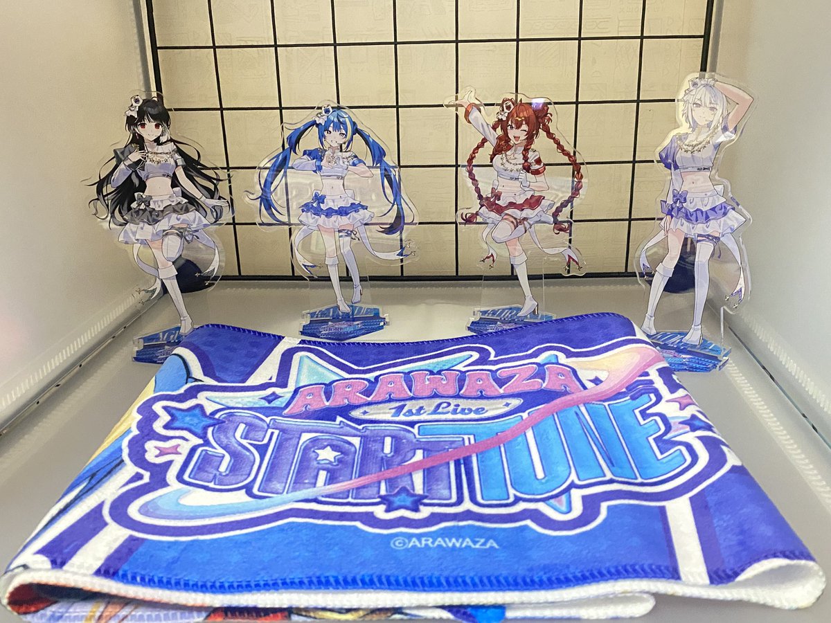 ARAWAZA の1stワンマンライブのグッズから、4人の繋がるアクスタと