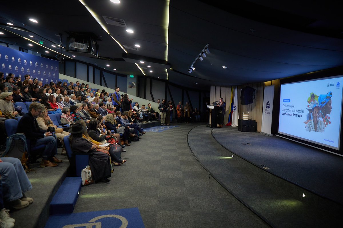 DefensoriaCol's tweet image. Desde la Defensoría del Pueblo rendimos homenaje al Colectivo de Abogados y Abogadas José Alvear Restrepo (@Ccajar), una organización emblemática en la defensa de los derechos humanos en Colombia. 

La Defensora del Pueblo, @MarnIris, señaló que es un honor profundo rendirles…