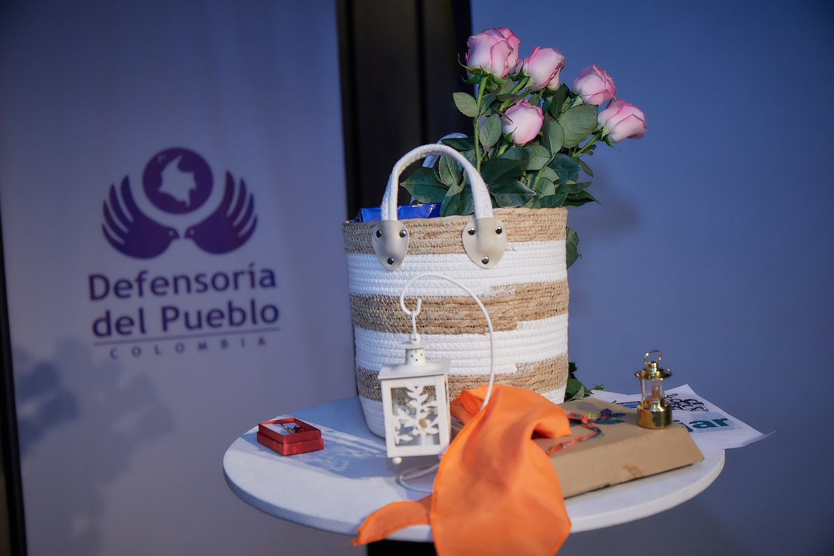 DefensoriaCol's tweet image. Desde la Defensoría del Pueblo rendimos homenaje al Colectivo de Abogados y Abogadas José Alvear Restrepo (@Ccajar), una organización emblemática en la defensa de los derechos humanos en Colombia. 

La Defensora del Pueblo, @MarnIris, señaló que es un honor profundo rendirles…