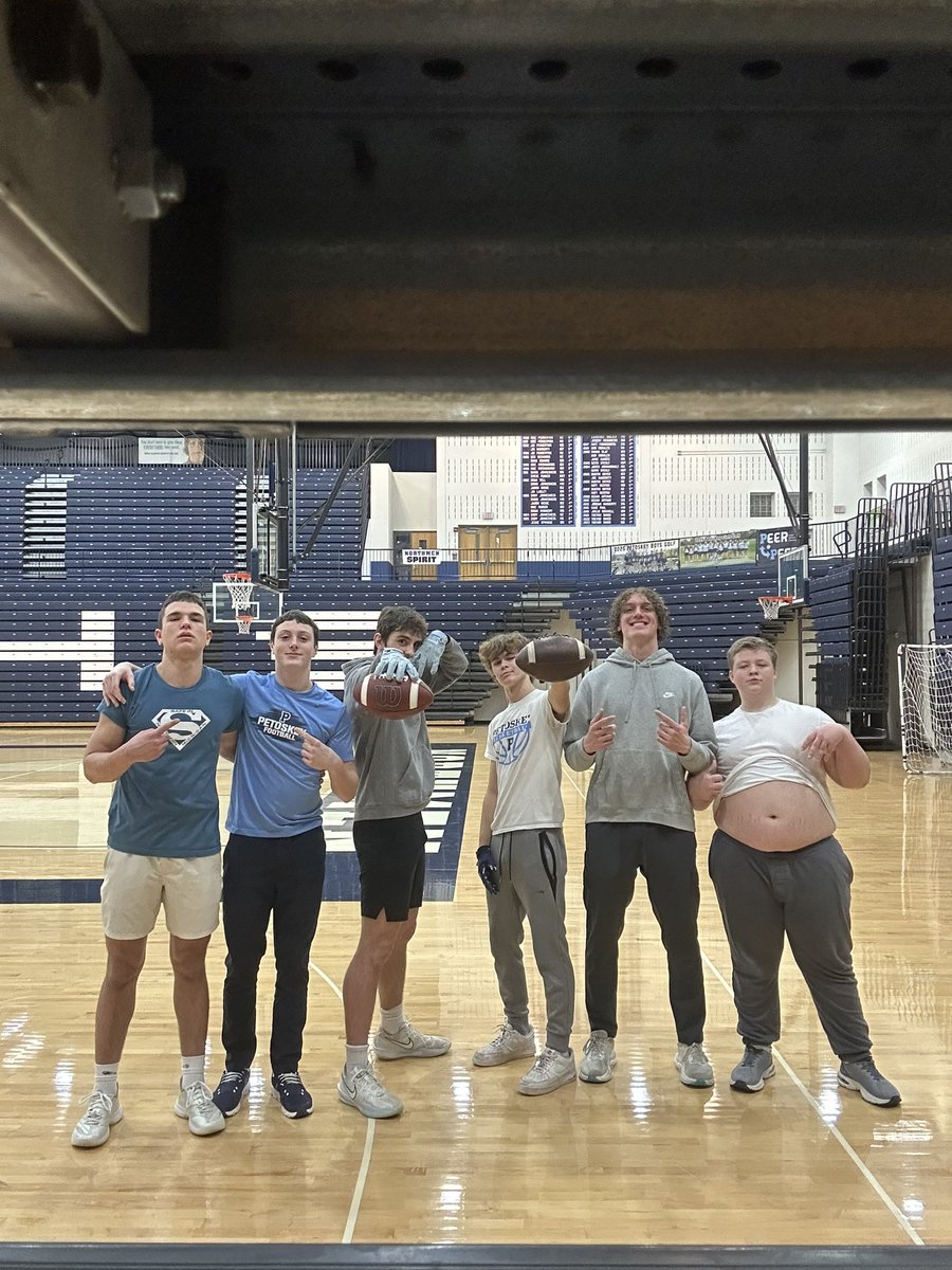 December 18th Early Football workouts. We’re finna beat Gaylord <a href="/Connorberg826/">Connor Berg</a> <a href="/NorthmenQB/">Lukas Nemec</a> <a href="/jimwebbjim/">Jim Webb</a>