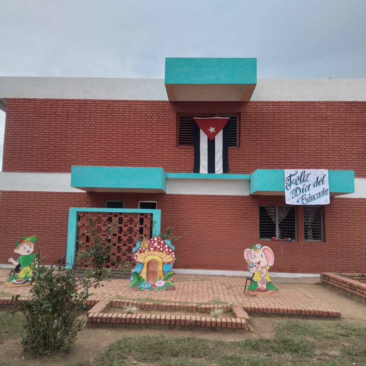 #CubaMined Listo nuestra institución educativa Antonio Guiteras Holmes #SanJuanyMartinez #PinardelRío para el cierre de la jornada por el día del Educador.  Felicidades