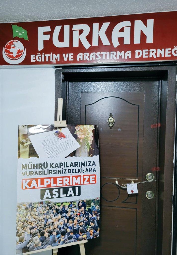 dyt_hnm's tweet photo. Önce spor salonlarını iptal ettiler.
Sonra düğün salonlarını doldurduk!
Dalga geçer gibi düğün salonları olmaz derneğinize gidin dediler.
Derneğimiz doldu taştı,  yine hazmedemediler derneğimizi de mühürlemeye kalkıştılar.

NEDEN?

#İçişleriBakanlığı
AnkaraEmniyetinden YineEngel https://t.co/NpDcgvzHw9