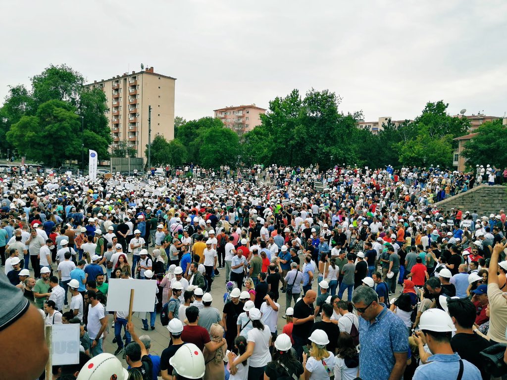 Kamuda birçok meslek grubu için düzenleme yapılırken mühendislerin dışarıda bırakılması açık bir adaletsizliktir.
#AdaletMuhendiseUgramadi

<a href="/_cevdetyilmaz/">Cevdet Yılmaz</a>
<a href="/iletisim/">T.C. İletişim Başkanlığı</a>
<a href="/eyupkadirinan/">Eyyüp Kadir İnan</a>
<a href="/avabdullahguler/">Abdullah Güler</a>
<a href="/mehmedmus/">Dr. Mehmet Muş</a>
<a href="/ifarukaksu/">İsmail Faruk Aksu</a>
<a href="/ilhan_hatipoglu/">Dr. İ. İlhan Hatipoglu</a> 
<a href="/memetsimsek/">Mehmet Simsek</a> 
<a href="/HMBakanligi/">T.C. Hazine ve Maliye Bakanlığı</a>
<a href="/isikhanvedat/">Prof. Dr. Vedat Işıkhan</a>