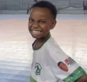 Lara ★ tweet media